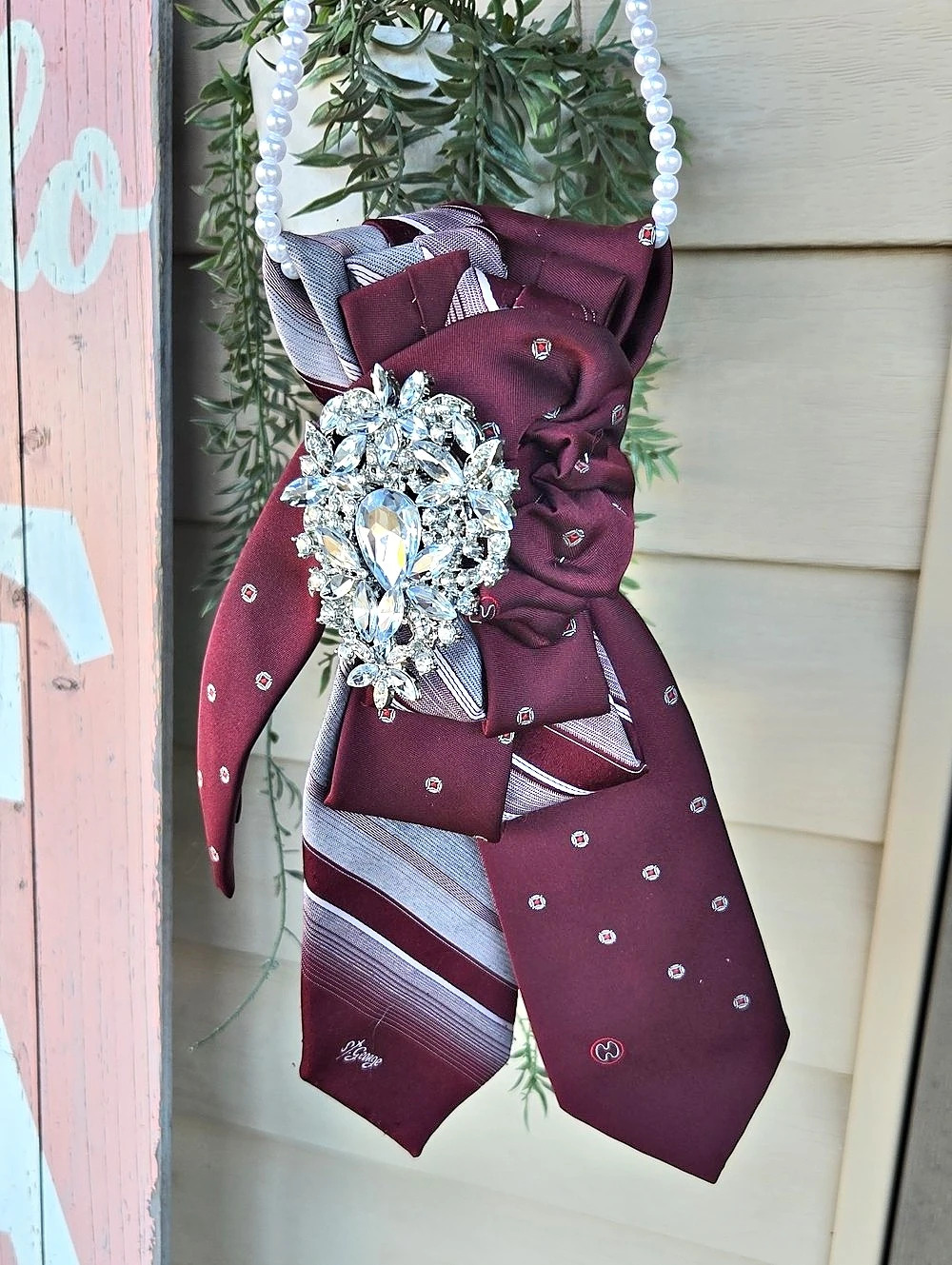 FASHION Burgundy & Gray Embellished Necklace Tie Like New